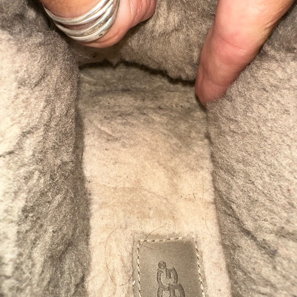 UGGS - Picture 10 of 16